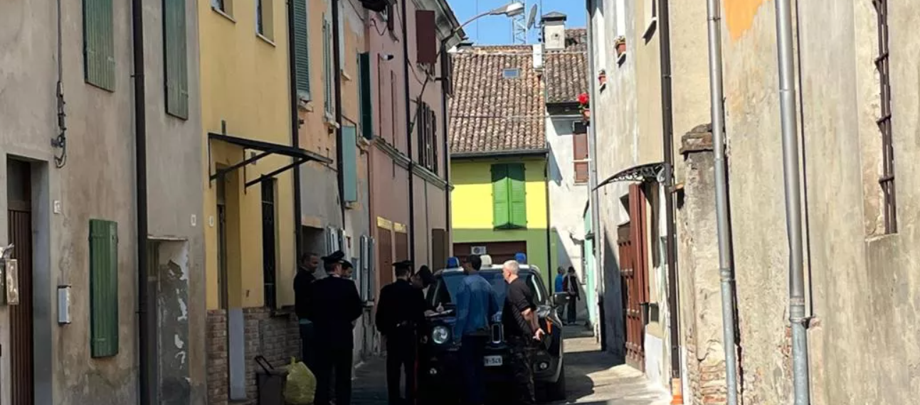 Accoltella la moglie e scappa: morto in un incidente stradale