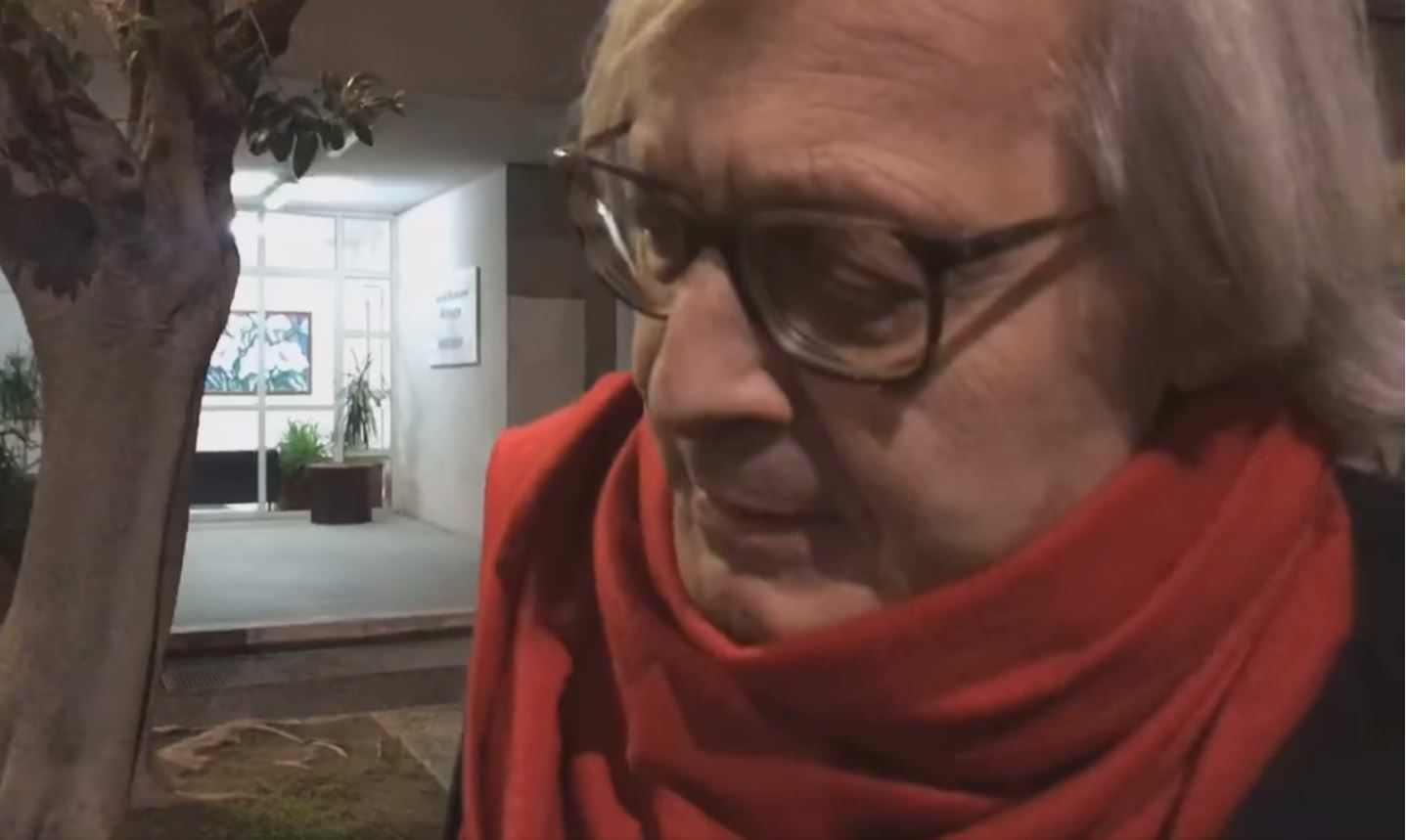 Sgarbi incontra Cesare Battisti: «Riconosce di aver sbagliato, si avvia ad essere un uomo nuovo»