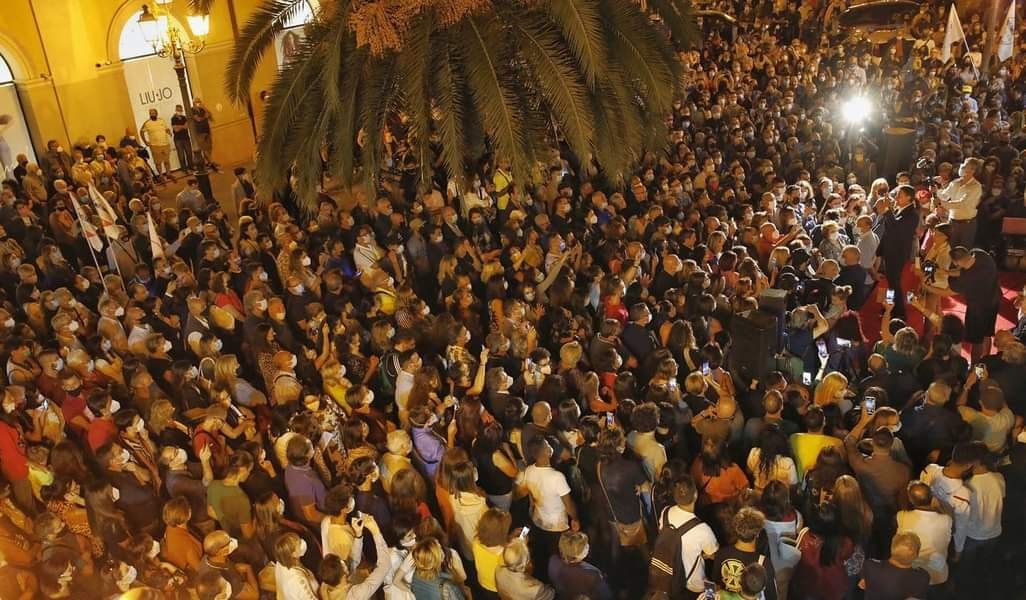 Artisti in rivolta per i bagni di folla calabresi di Conte. «Uno schiaffo in faccia»