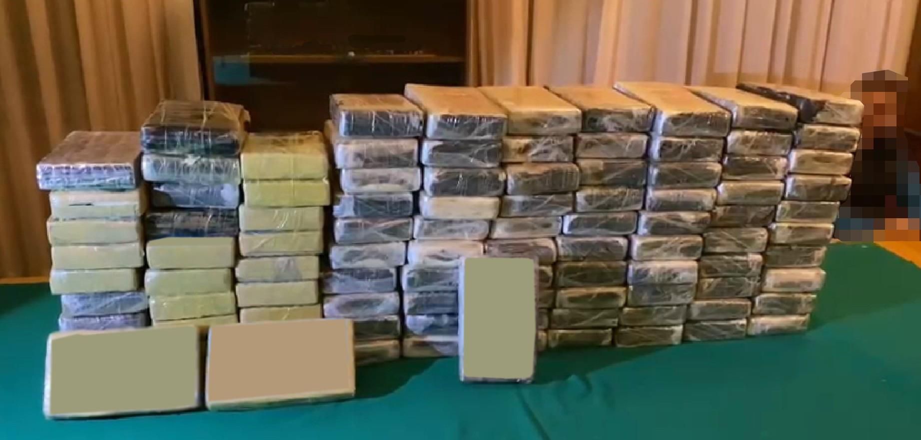 Fermato per un fanale rotto, trasportava 110 chili di cocaina: un arresto al confine