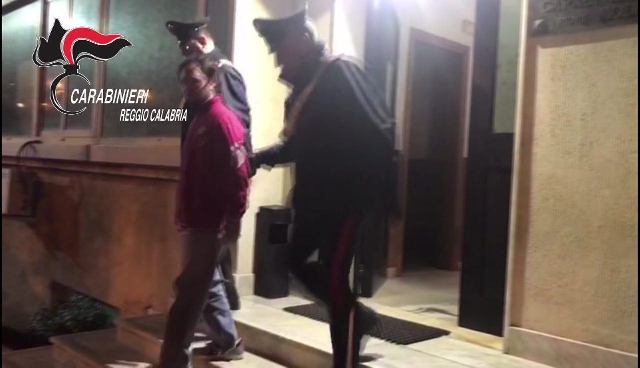 Aggredisce una coetanea in strada, in manette 29enne reggino – VIDEO