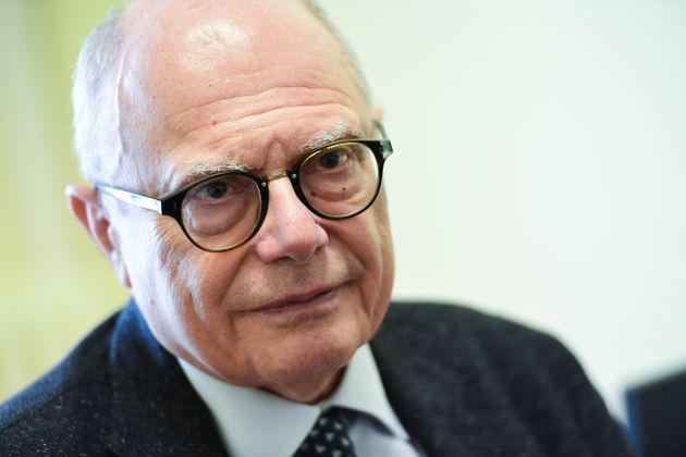 Fase 2, Galli: «I contagiati sono stati dieci volte i casi noti, attenzione ora che tornano in giro»