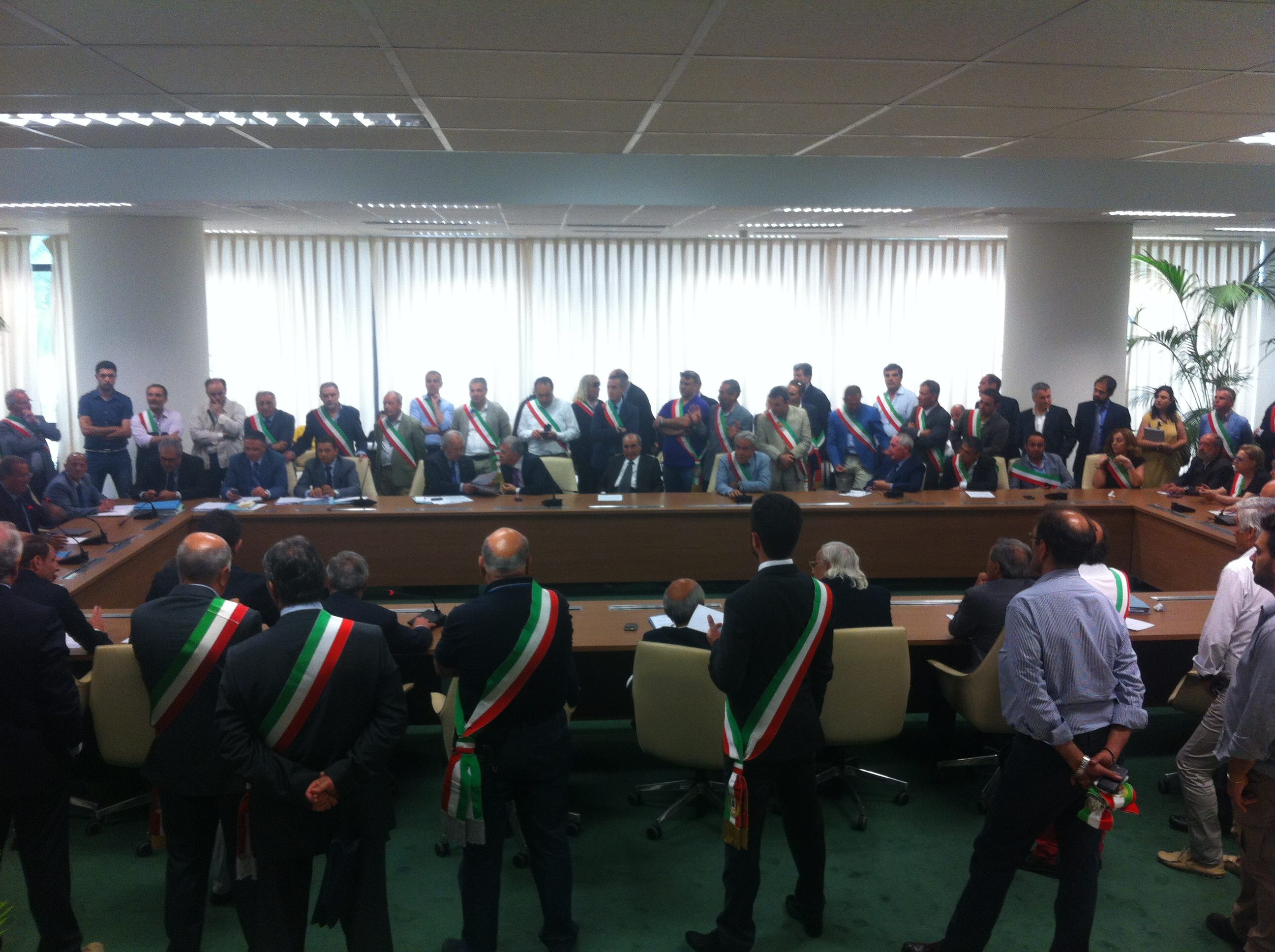 I sindaci "invadono" il Palazzo contro la tassa sui rifiuti