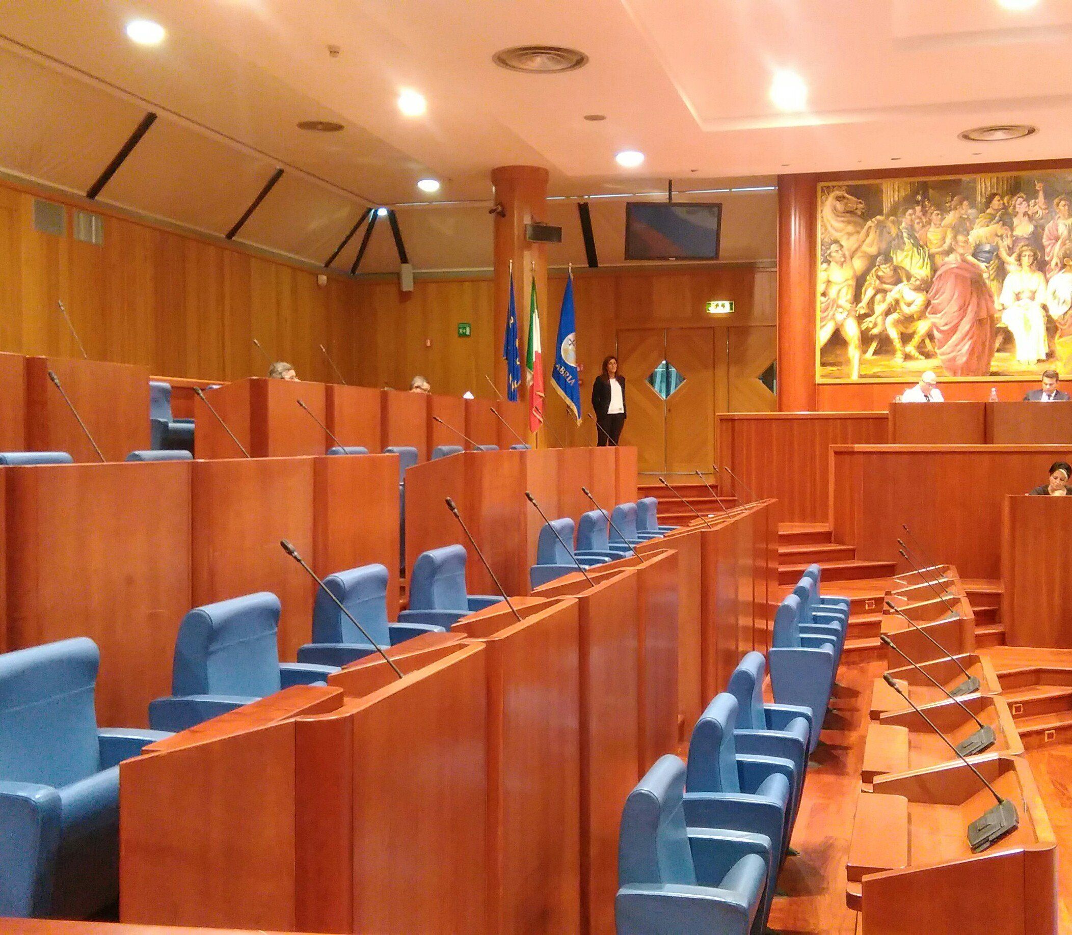 Mezzo consiglio regionale è ancora in ferie