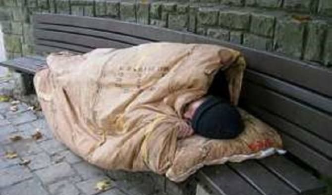 Clochard riabbraccia il figlio dopo 10 anni