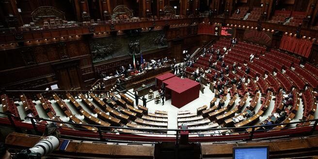 Terza fumata nera. Salgono i voti a Mattarella – DIRETTA