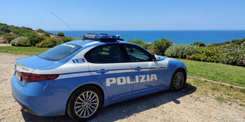 Crotone, due espulsioni eseguite dalla Polizia: rimpatriato un 59enne messicano