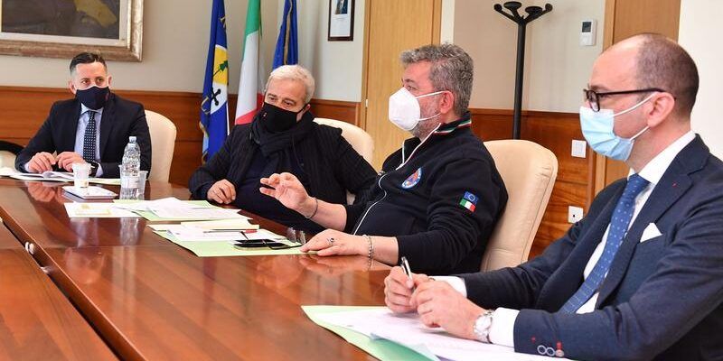 Vaccini anti-Covid, istituito il punto di stoccaggio centralizzato. «Verifiche sui vaccinati»