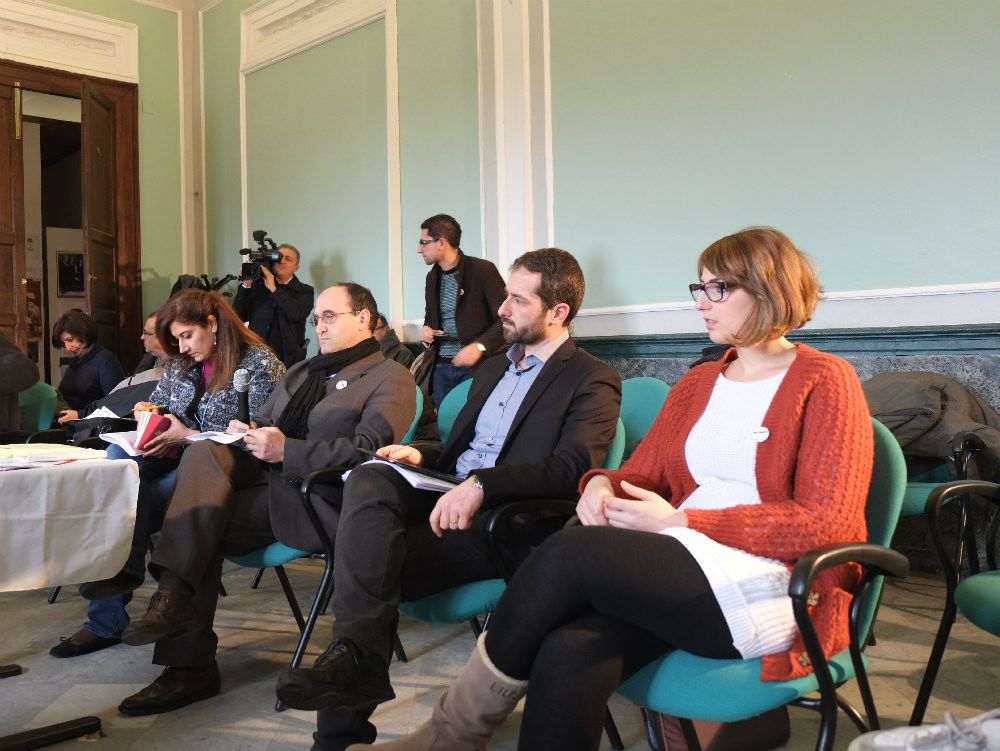 I grillini denunciano: «Sedici politici calabresi sono incompatibili»