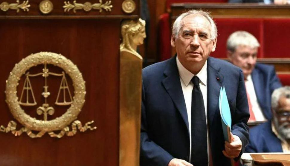 Il Parlamento sfiducia Bayrou, cade il governo in Francia