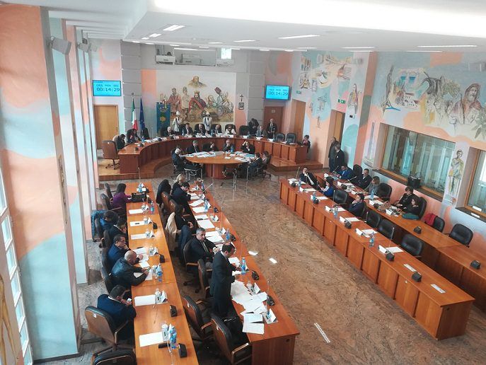 Cosenza, scontro a vista tra maggioranza e minoranza sulla manovra finanziaria