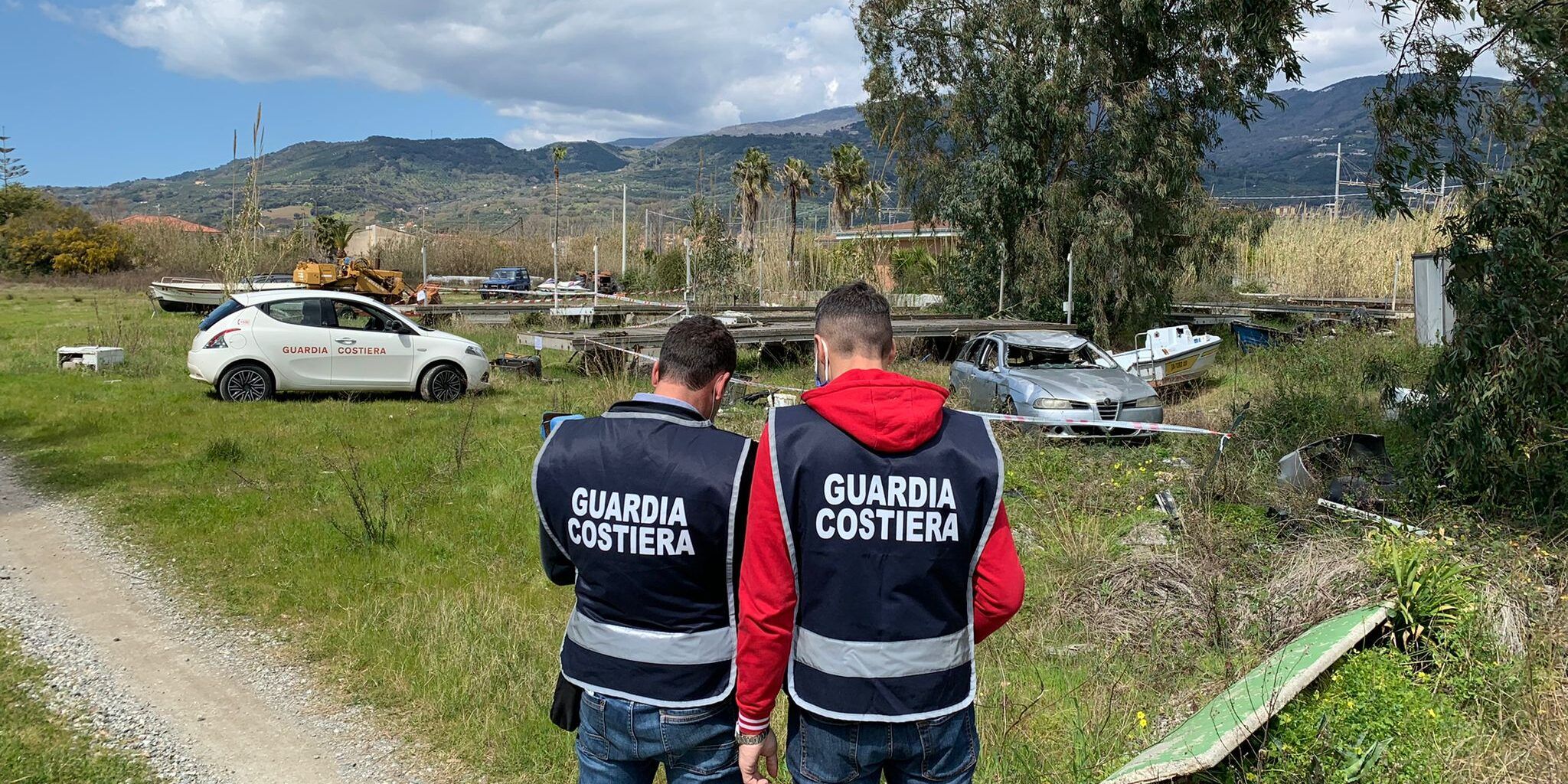 Gizzeria, una vasta discarica abusiva sequestrata nei pressi dei “Laghi La Vota” – VIDEO