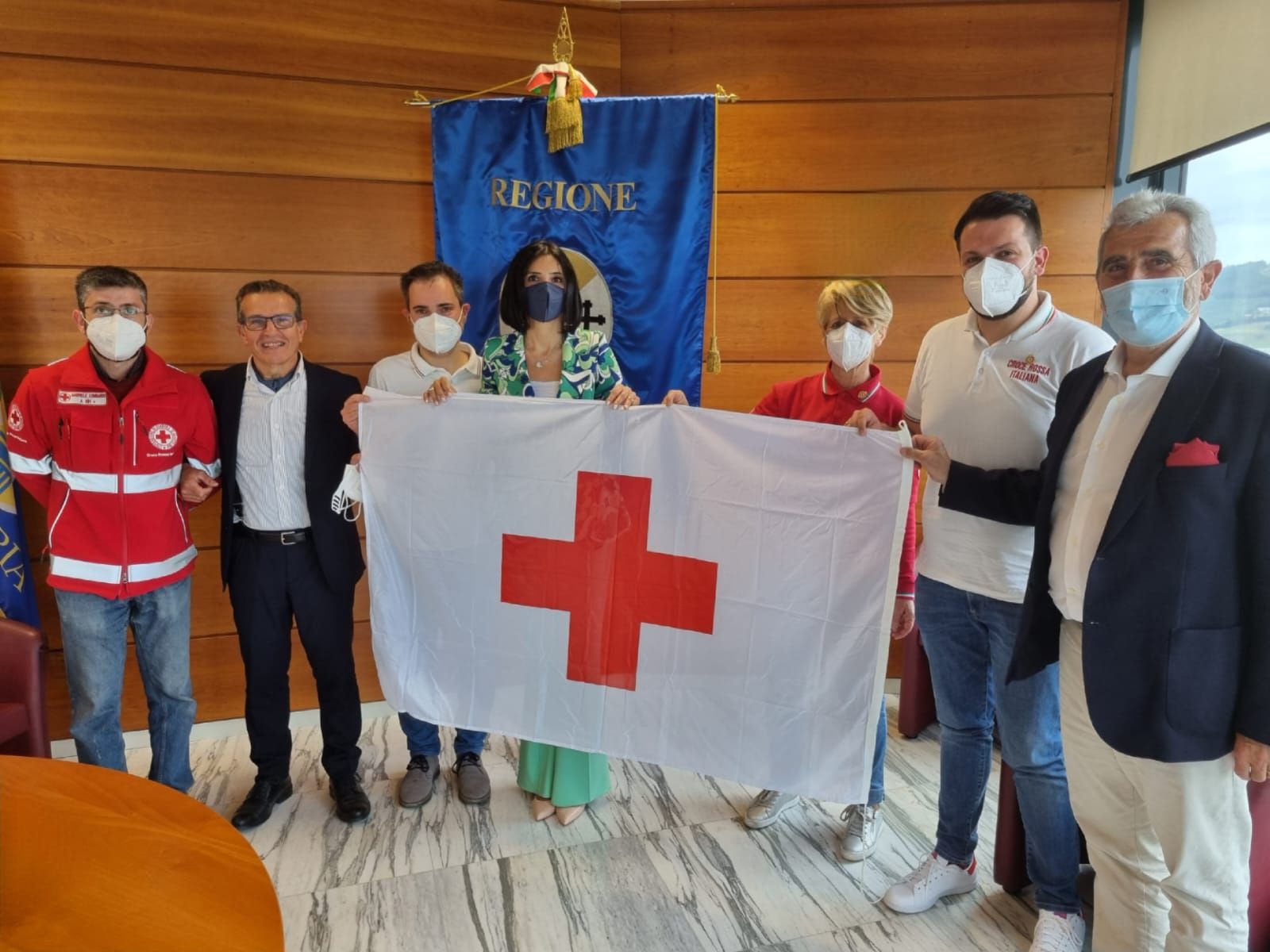 Giornata mondiale Croce Rossa, bandiera calabrese in dono a Princi