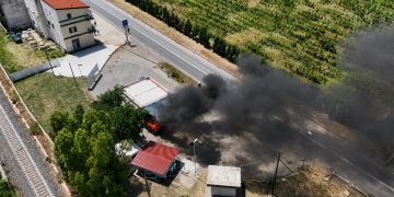 Tragedia ad Amendolara, auto prende fuoco in un’area di servizio sulla Statale 106: quattro morti – VIDEO