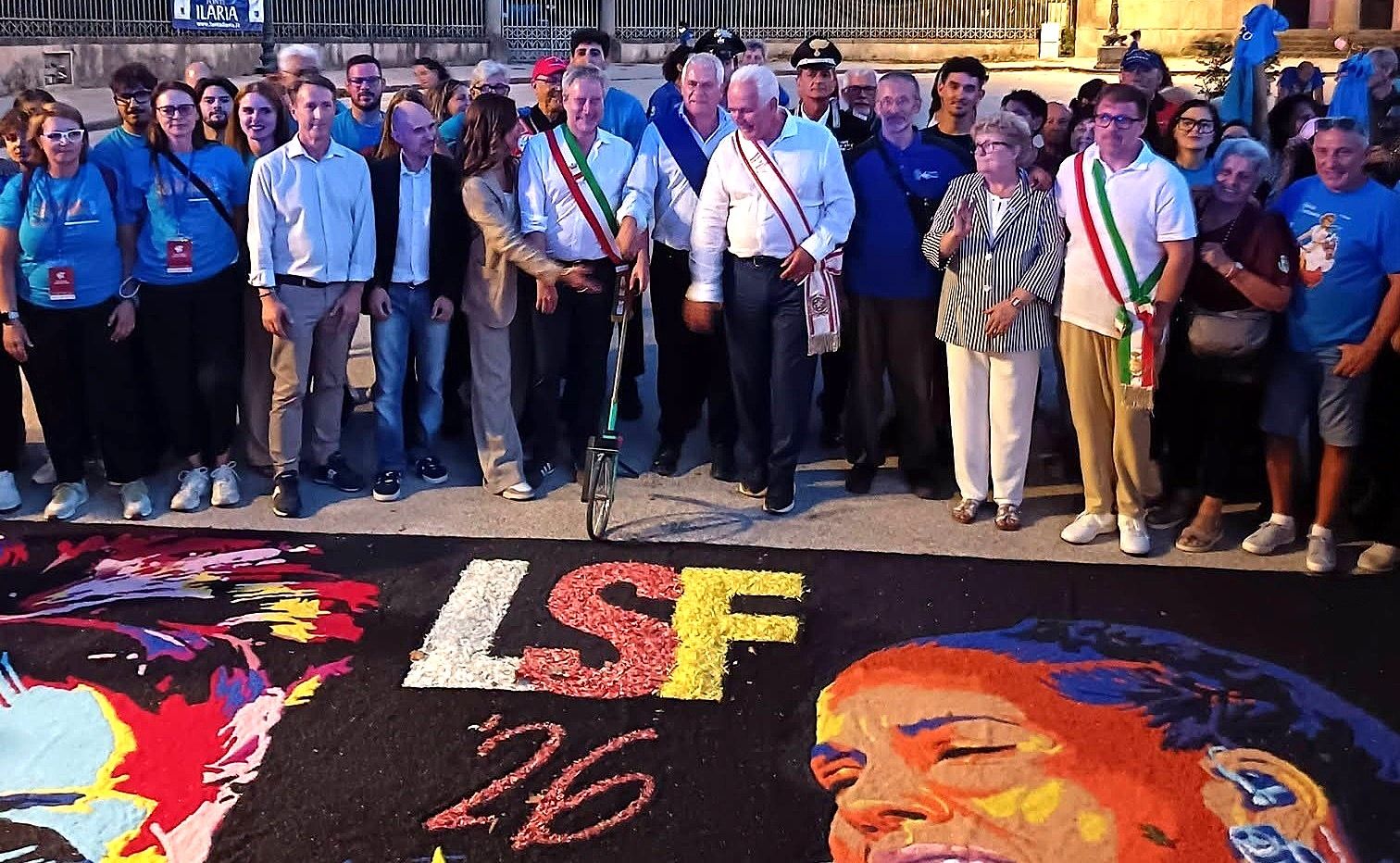 Taurianova nel Guinness: l’Infiorata firma il record mondiale di Lucca
