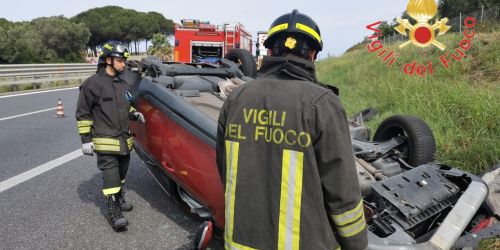Incidente sull'A2 nel Catanzarese, scontro tra un'auto e un tir