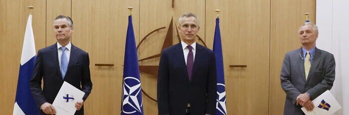 Finlandia e Svezia chiedono l’adesione alla Nato. «Momento storico»