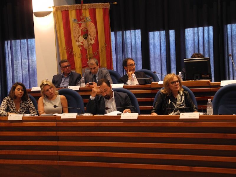 Catanzaro, le “Regionali” irrompono in Consiglio comunale