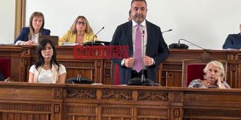 Reggio, Castore infiamma il debutto del Consiglio, via libera al Museo della Rivolta