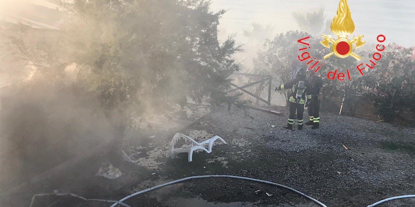 Il gran caldo alimenta gli incendi, a Catanzaro il fuoco lambisce le abitazioni