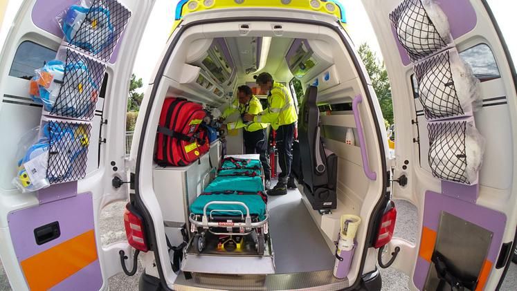 «Pochi medici, attese infinite e anziani in balia del caso». Voci dall’emergenza sanitaria