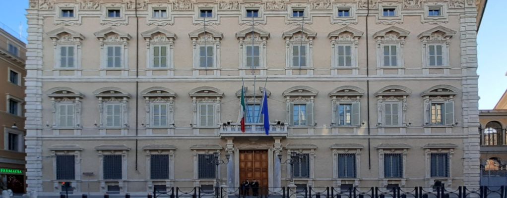 Stallo sulla manovra: commissione rinviata