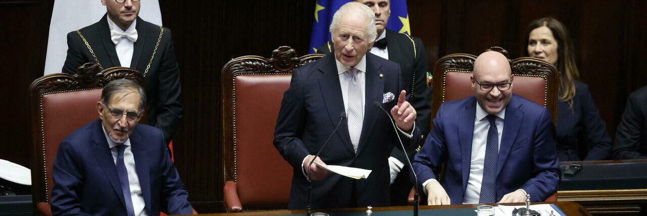 Re Carlo a Montecitorio cita Dante e Falcone. Poi va dal Papa