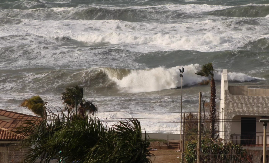 Meteo, maltempo in arrivo: venti e mareggiate al Sud