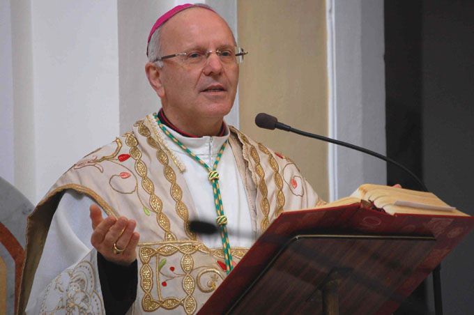 Il monito di Galantino ai politici: più responsabilità