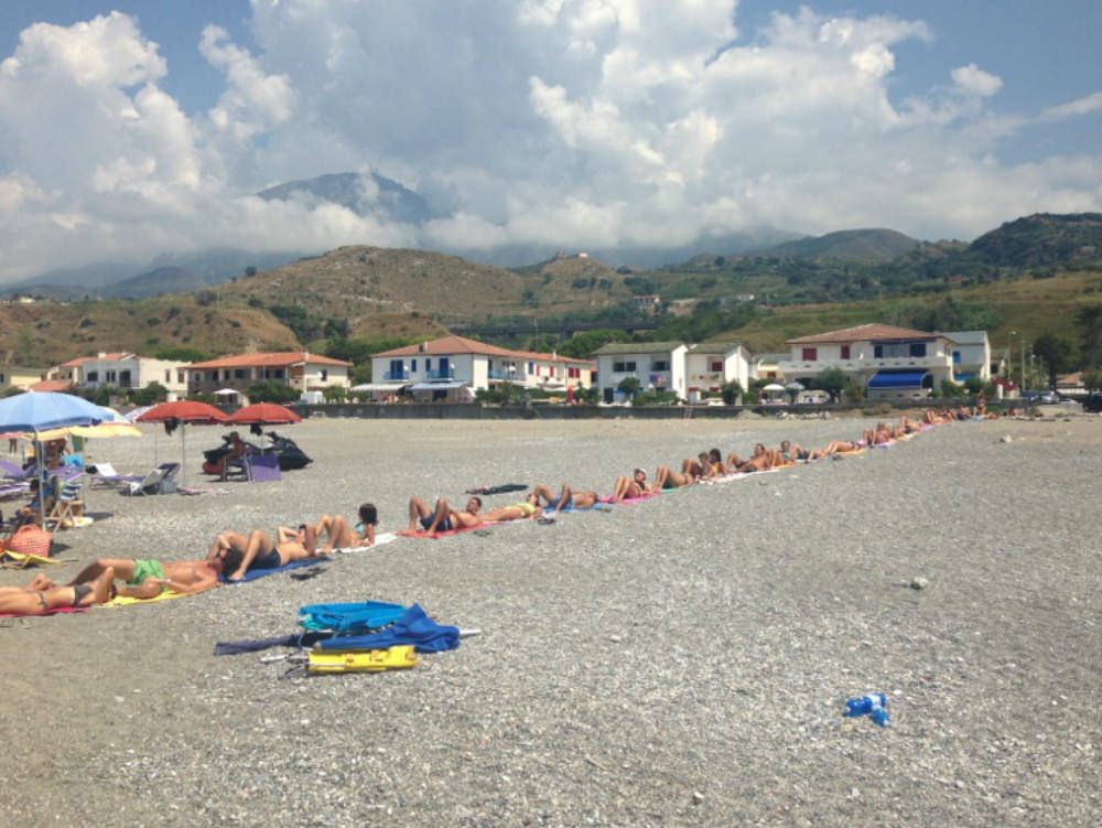 Una passerella umana per i diritti dei disabili