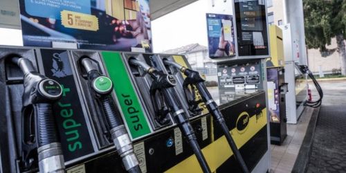 Caro carburanti, ecco i costi sulla Salerno-Reggio: il gasolio arriva a 2,43 euro