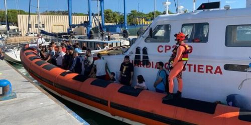 Non si fermano gli sbarchi: altri 50 migranti accolti a Roccella