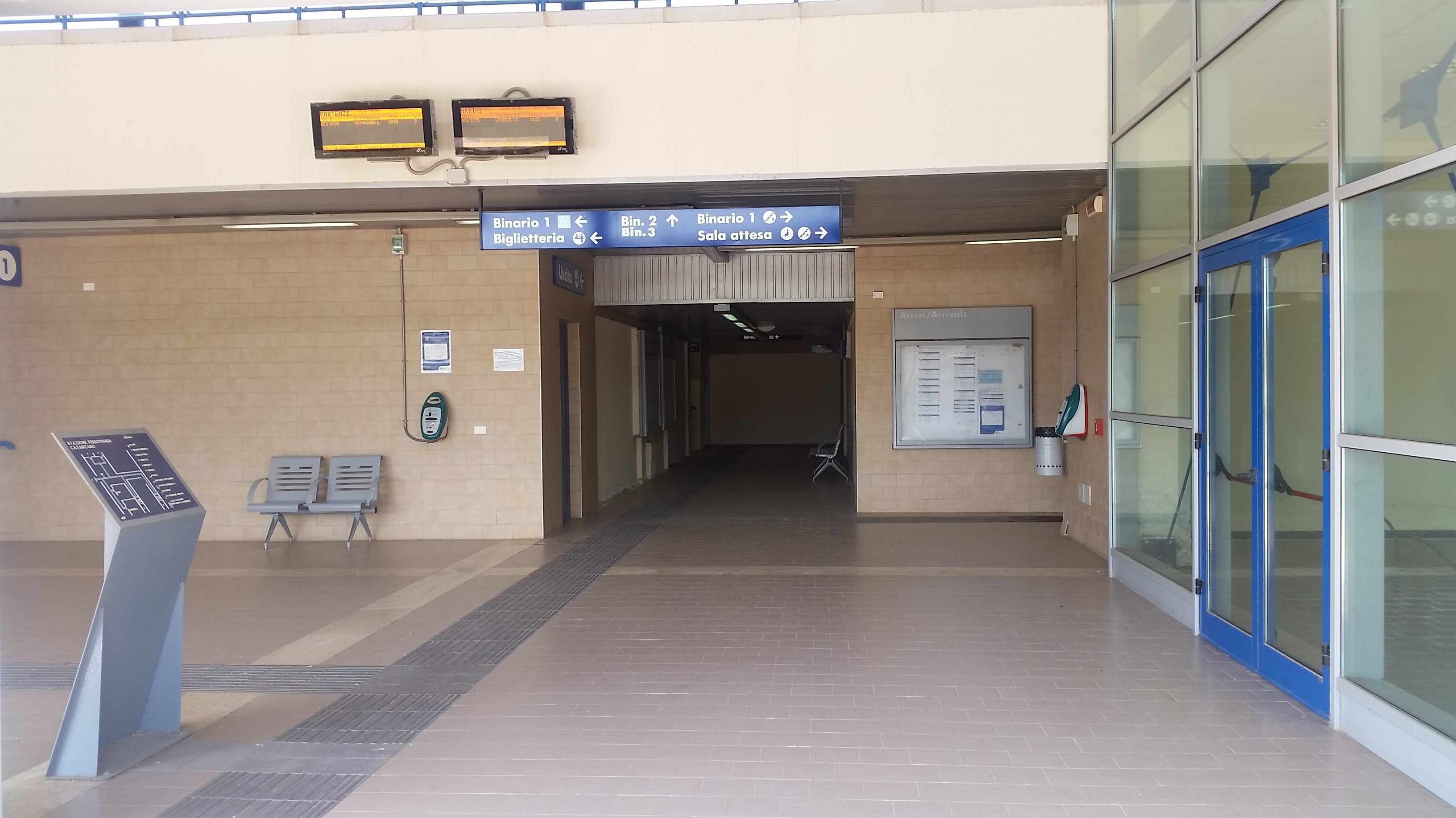 Germaneto, la stazione fantasma a un passo dalla "reggia"