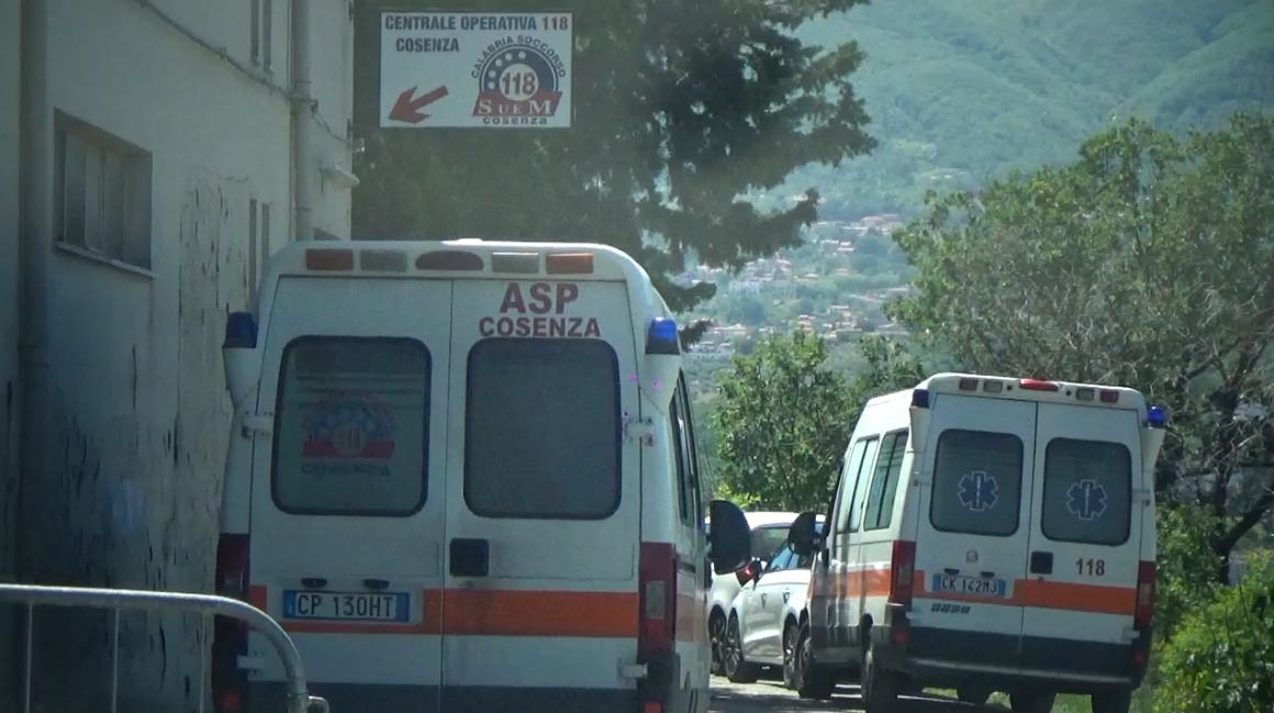 Ingorgo sui test: direttive sullo screening «dimenticate» e tamponi congelati. Belcastro: «Entro venerdì frigoriferi vuoti»