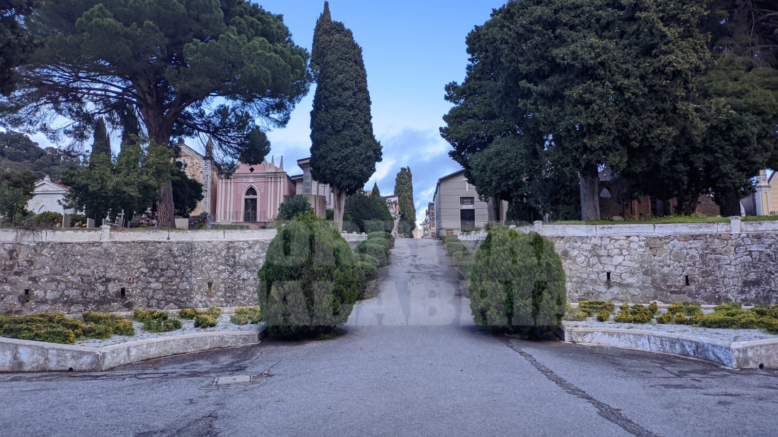 Il Pd: «Il comune di Lamezia ha perso il finanziamento per i cimiteri»