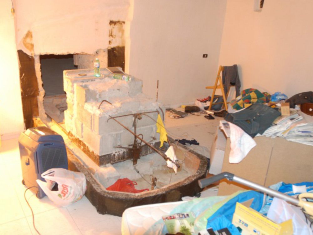 Proteggevano i boss in fuga, tre arresti