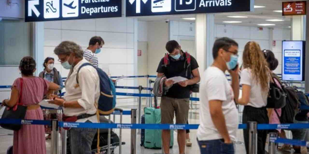 Green Pass obbligatorio per volare dal primo settembre: Sacal ricorda le regole