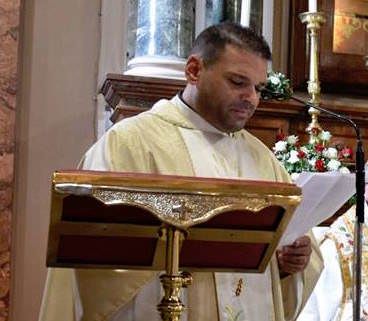 Candeggina nel calice, sacerdote si sente male durante la Messa