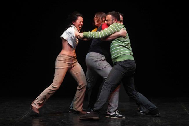 Dietro la maschera borghese si nasconde la barbarie