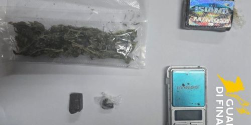 Trovato in auto con hashish, arresto 35enne a Crotone