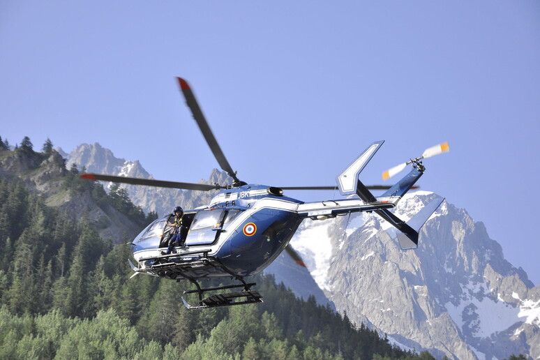 Scarica di sassi sul Monte Bianco, 25enne muore davanti al padre