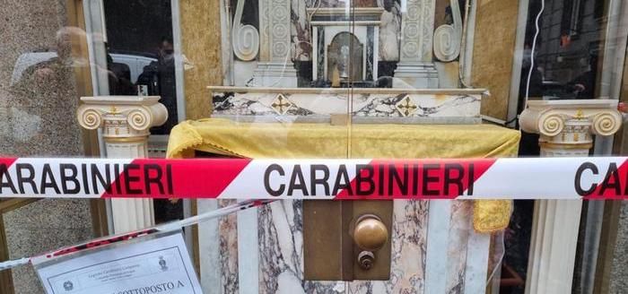 Sequestrate a Napoli le edicole votive dei clan