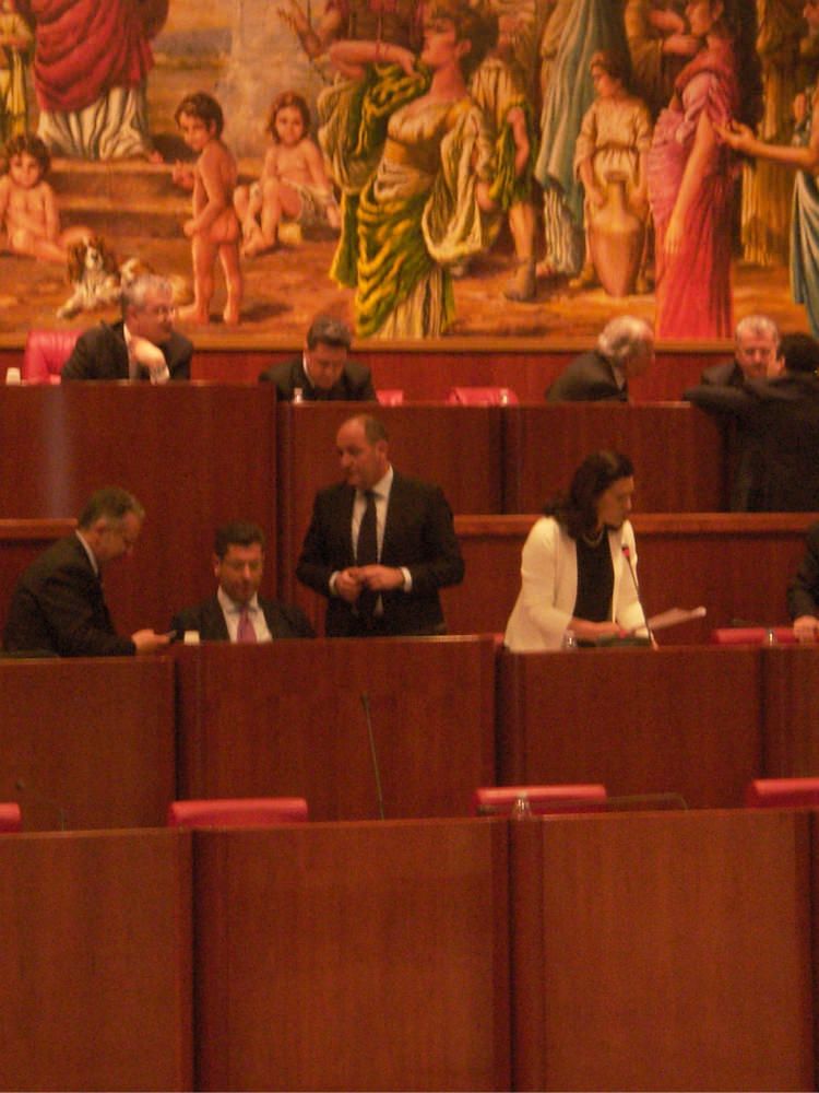 Consiglio, seduta lampo piena di rinvii