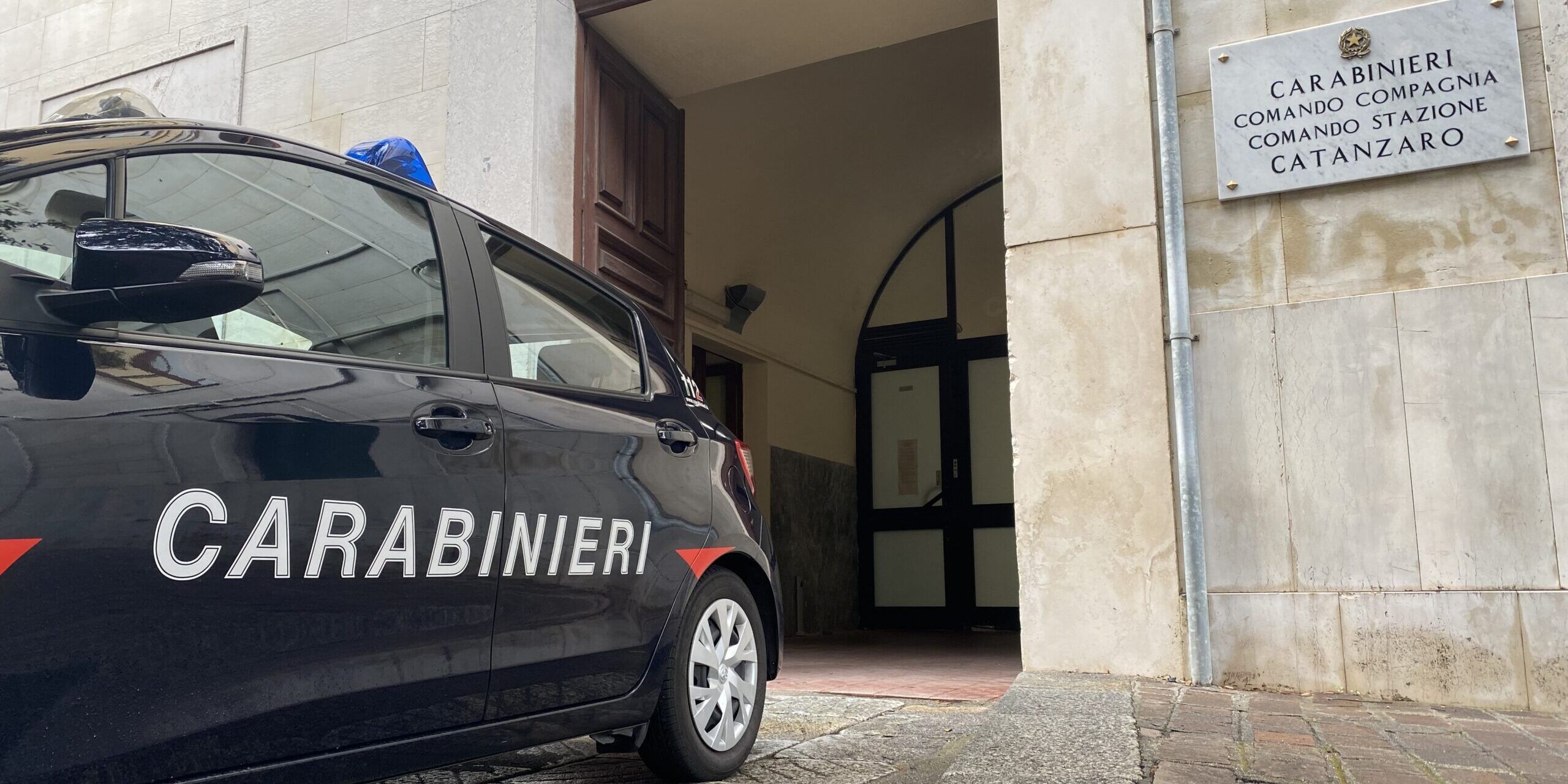 Catanzarese trovato con marijuana in casa, finisce ai domiciliari