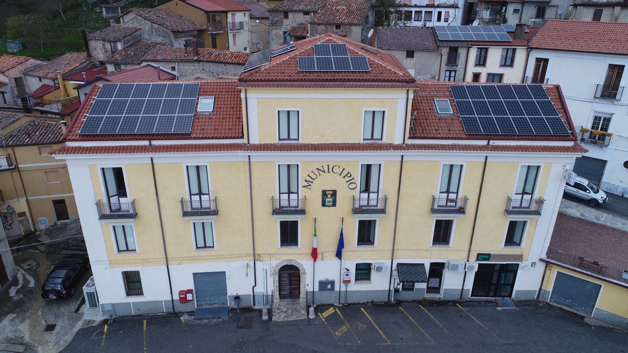 «Educazione sanitaria e mascherine gratuite per la popolazione»