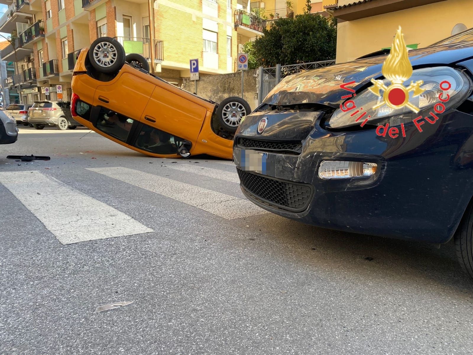 Lamezia Terme, scontro tra tre auto: due donne ferite