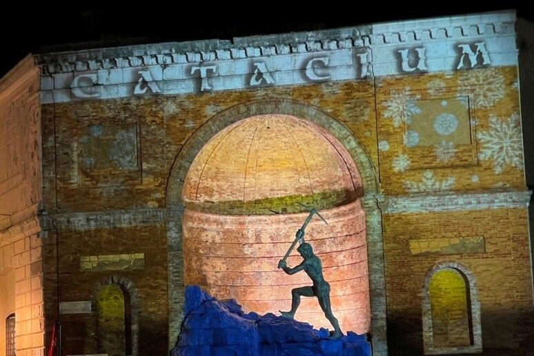 Affidamento diretto (e sospetto) avvelena il Natale a Catanzaro: Giunta Fiorita sotto accusa