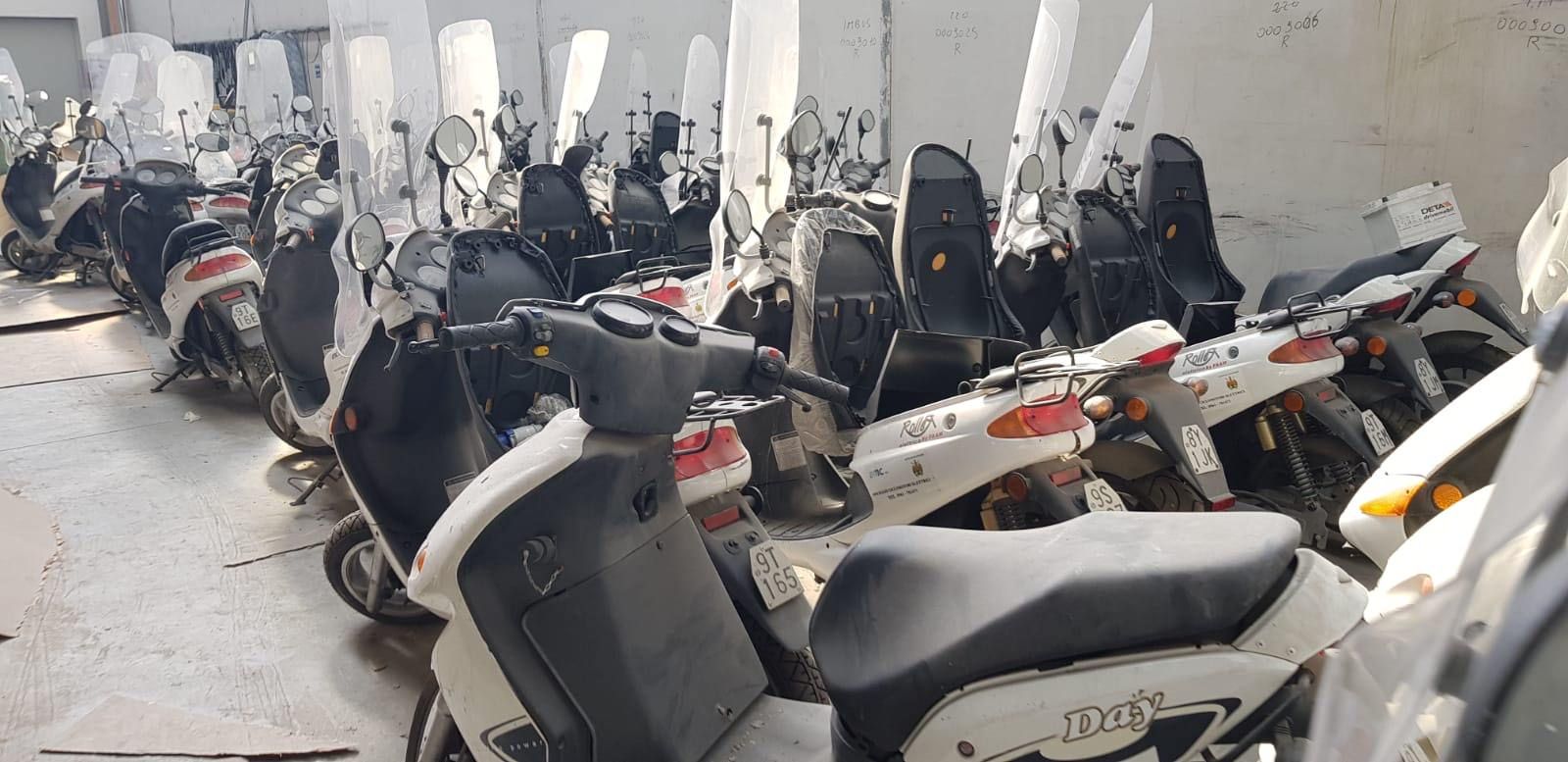 Catanzaro, «scooter elettrici del Comune abbandonati in un garage»