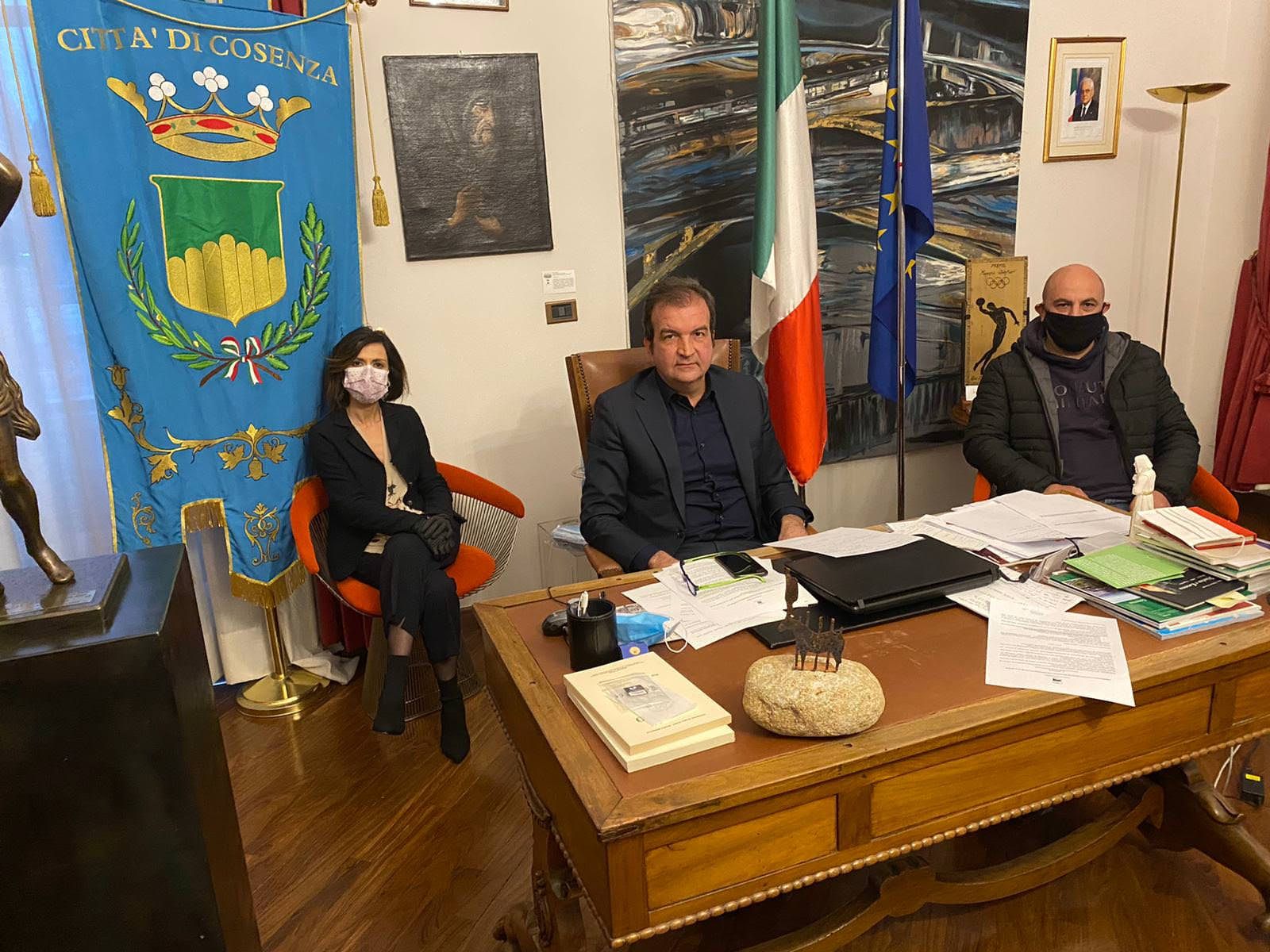 Cosenza, ecco le disposizioni per ottenere i buoni spesa