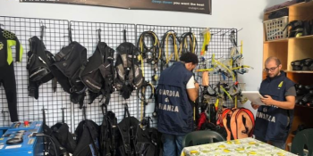 Finti diving per trasportare turisti sulla Costa degli Dei, sequestrate 60 bombole in Calabria